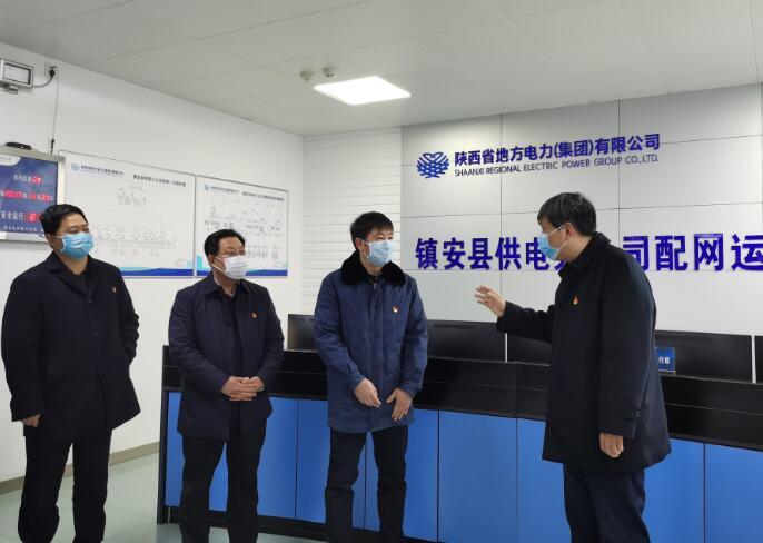 在配網(wǎng)運營中心檢查指導(dǎo)工作.jpg