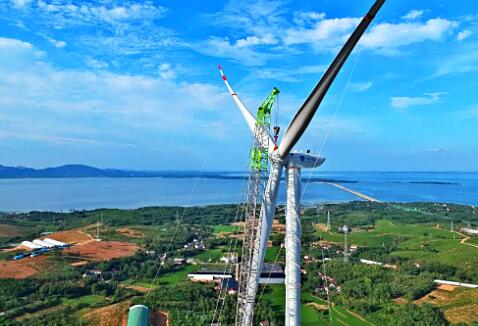 安徽宣城麻姑山風(fēng)電場順利完成首臺(tái)風(fēng)機(jī)吊裝