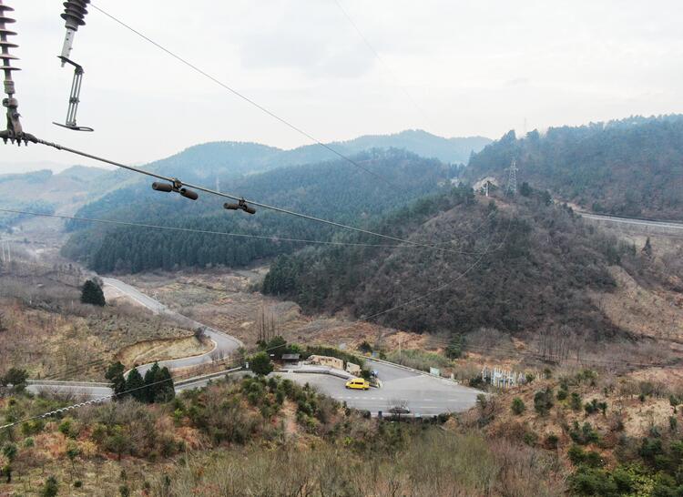 余姚供電輸電運檢班：無人機護航“三跨”線路特巡