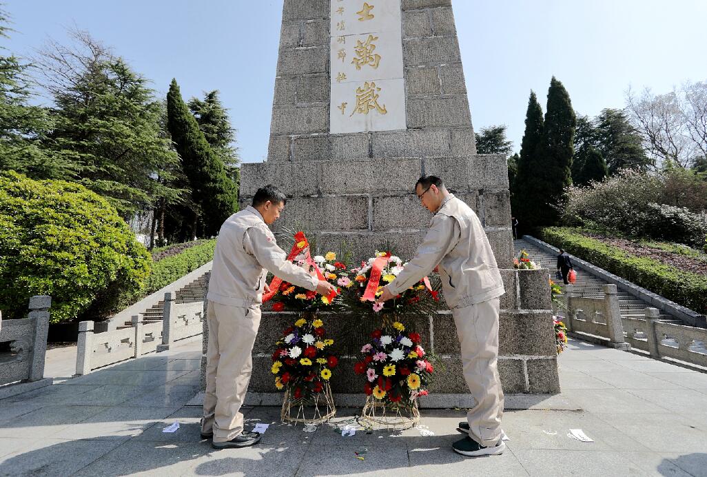 大唐環(huán)境特許經(jīng)營(yíng)分公司開展紅色清明祭掃活動(dòng)