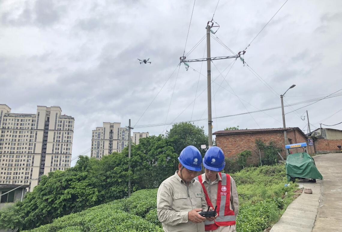 國網(wǎng)福鼎市供電公司開展雨后無人機(jī)特巡 精準(zhǔn)“把脈”電網(wǎng)安全