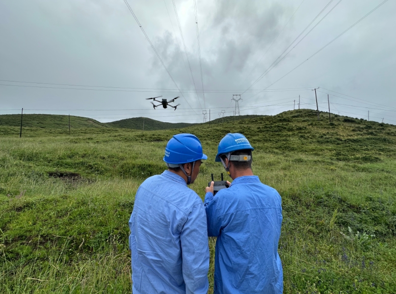 國網青海超高壓公司無人機"鷹眼"護航電網迎峰度夏