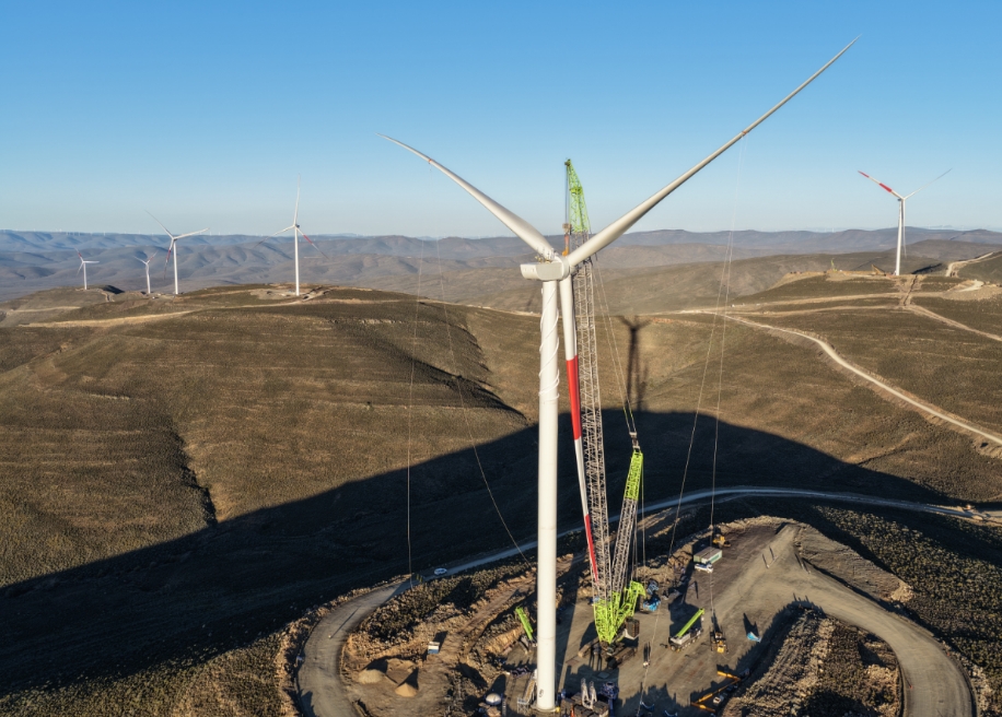 全球最大風(fēng)光儲并網(wǎng)混合能源項目風(fēng)機(jī)基礎(chǔ)澆筑全部完成