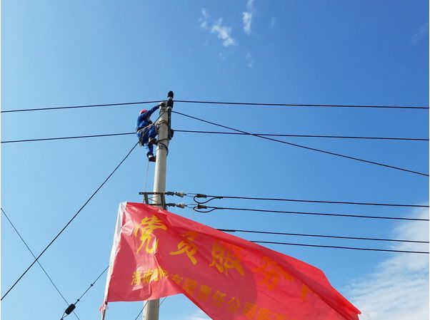 “電母”攜強(qiáng)降雨猛襲瓊島 南方電網(wǎng)全力搶修復(fù)電