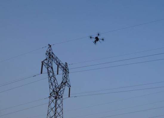 實(shí)現(xiàn)電力智能巡檢、帶電水沖洗、架空輸電線路無人機(jī)巡檢